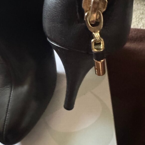 Me -Too Black Leather Ankle Bootie! - Picture 2 of 5